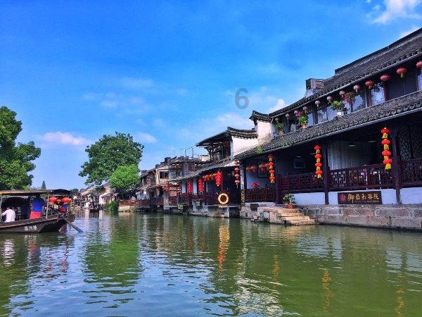 各地文旅争抢“热搜”,为提振经济带来哪些启示?